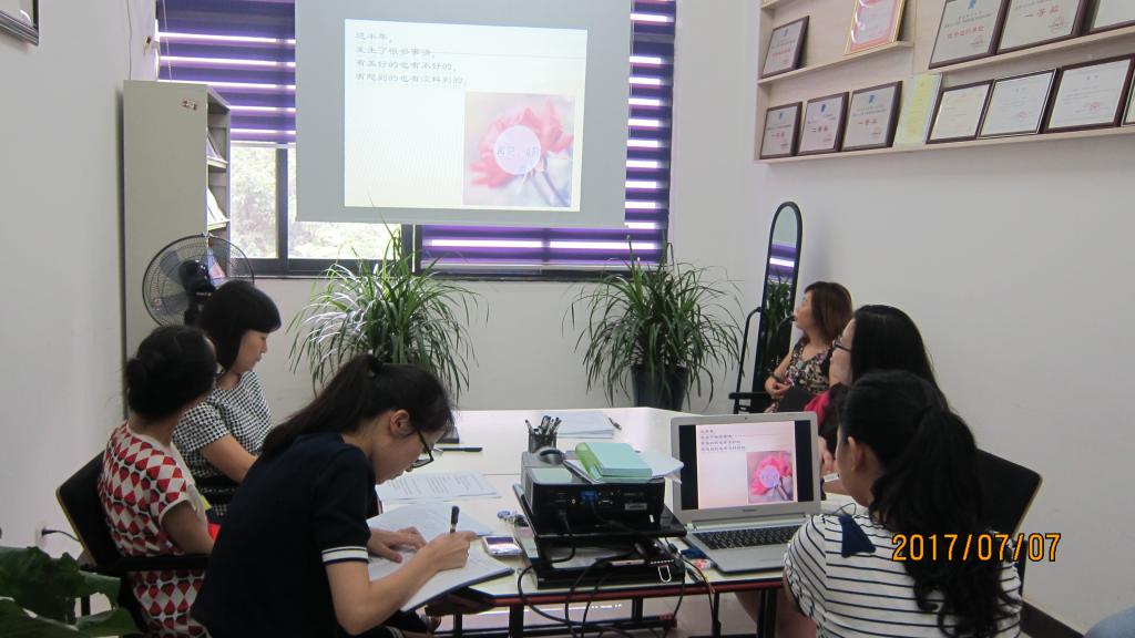 欣赏小诗《再见,6月》